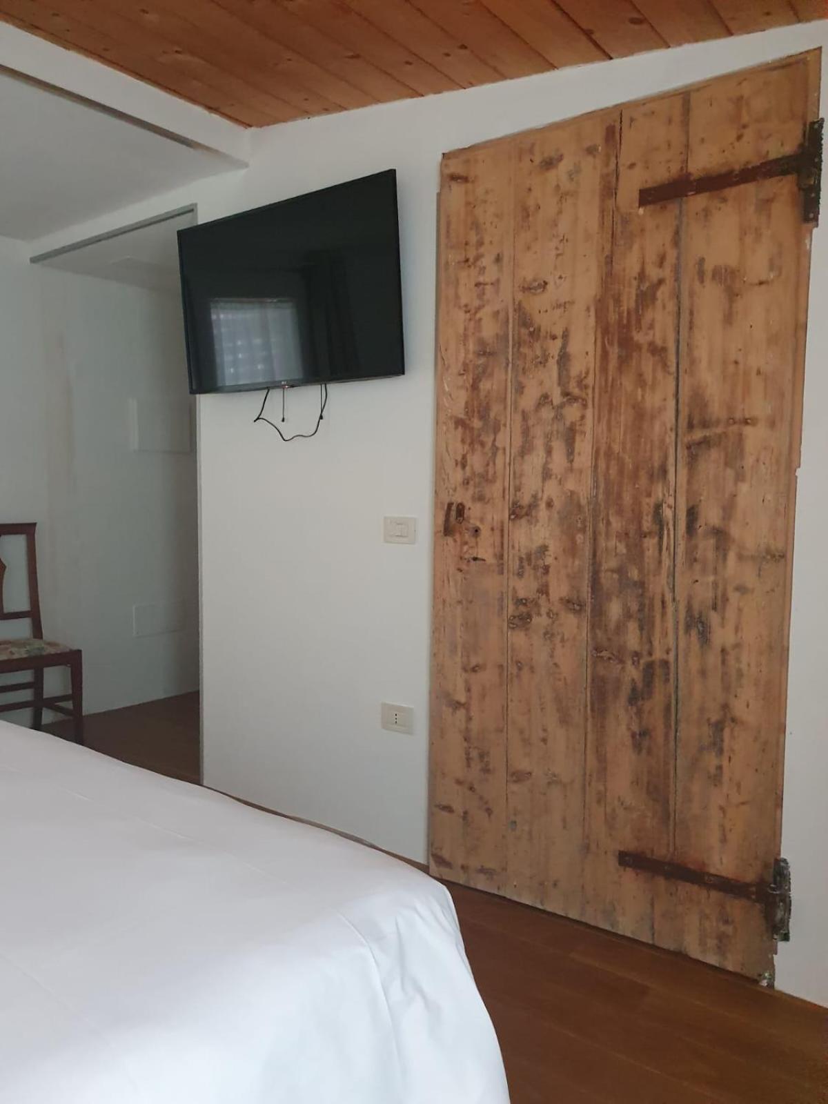 Osteria E Locanda Del Viaggiatore Russi Exteriér fotografie