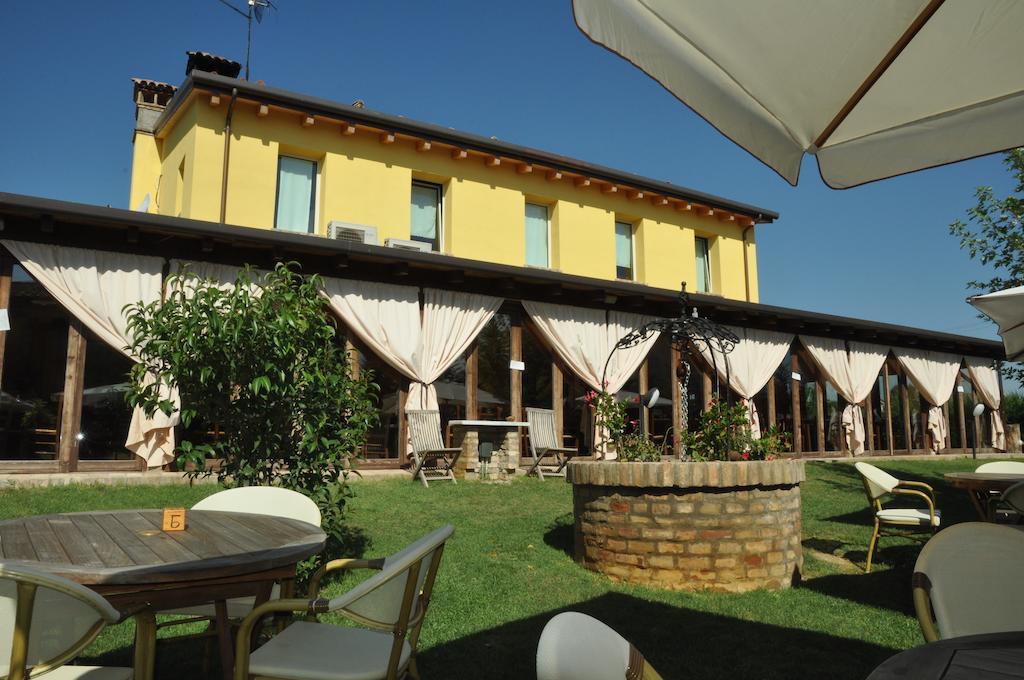 Osteria E Locanda Del Viaggiatore Russi Exteriér fotografie