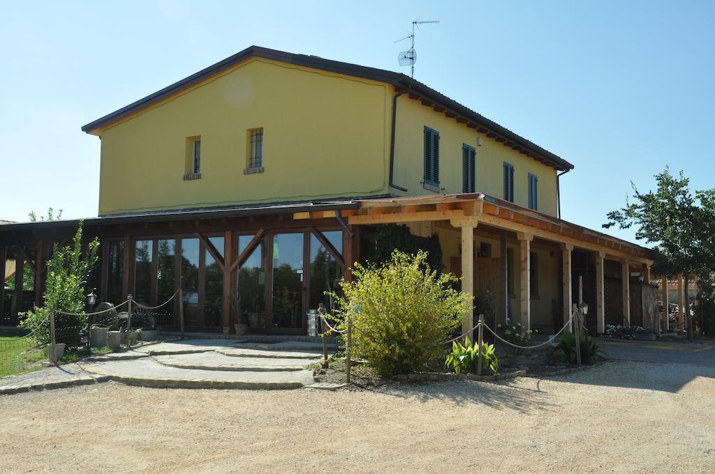Osteria E Locanda Del Viaggiatore Russi Exteriér fotografie
